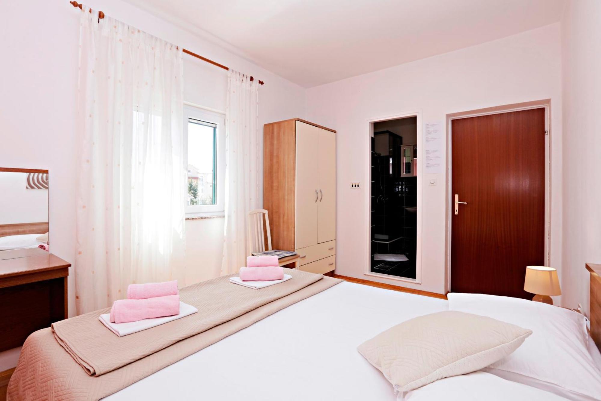 Apartments With A Parking Space Vodice - 16543 Phòng bức ảnh
